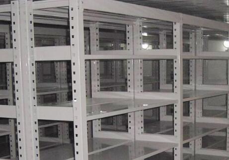 小型倉庫使用什么樣的貨架呢?
